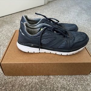 Men’s Champion athletic trainers size 13